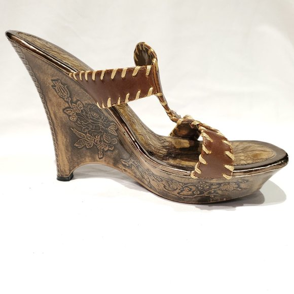 FASHION FOCUS Wood Rose Design Wedge - Picture 4 of 10